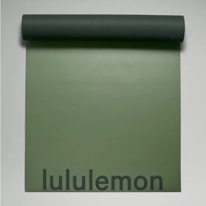 New w. tags! Lululemon: reversible mat 5mm wordmark green twill/rainforest green